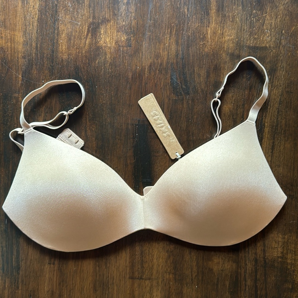SKIMS Wireless form push up bra NWT